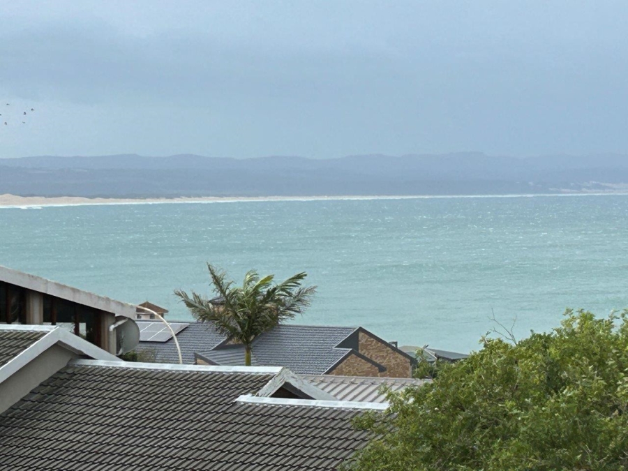 6 Bedroom Property for Sale in Wavecrest Eastern Cape